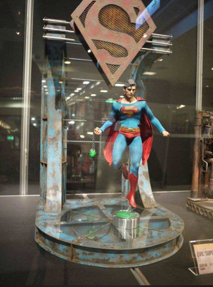 SUPERMAN HOT TOYS